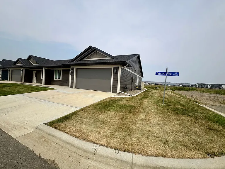 4605 Twisted Pine Dr — Photo 2