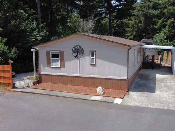 540 Shorepines Ct, Coos Bay, OR 97420