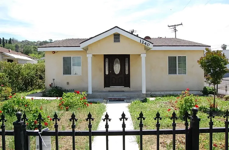3 bed, 1168 sqft, $3,200 — Photo 1