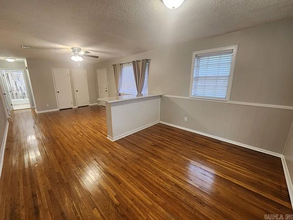 4th image of 5901 Hacienda Dr