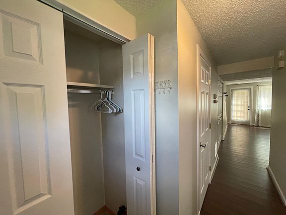 3rd image of 3415 Belfry Ln