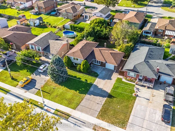 110 Saint Davids Rd, Saint Catharines, ON L2T 1P9