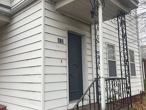 2nd image of 837 E 6th St #837