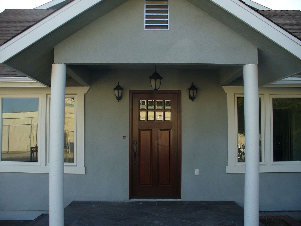 1st image of 661 Leonard Ave