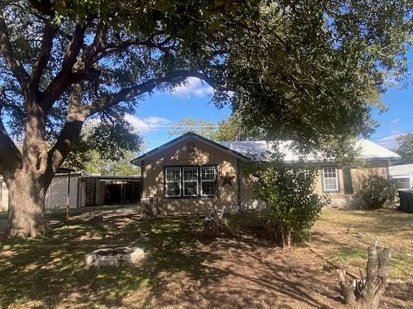 214 S Hackberry Ave, Luling, TX 78648