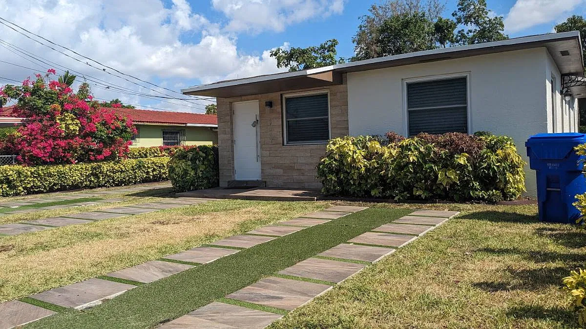 3147 SW 24th St in Miami, FL 33145 — Photo 3