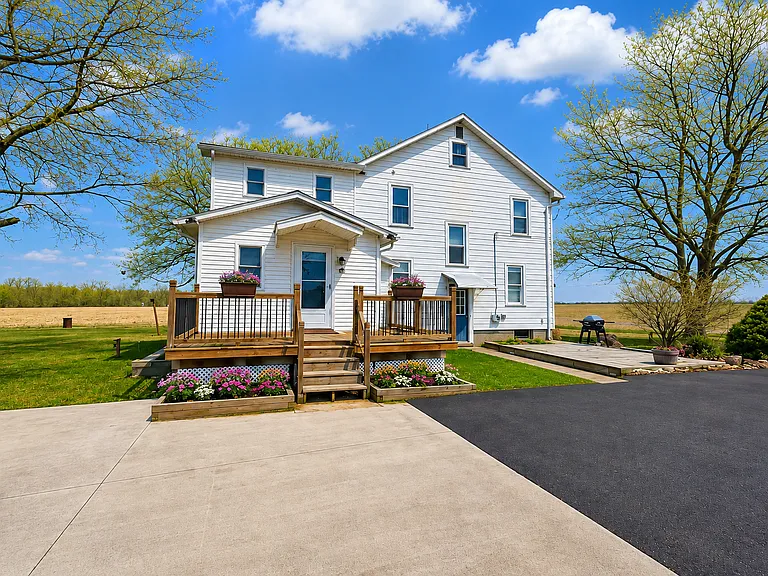1084 Yale Farm Rd — Photo 16