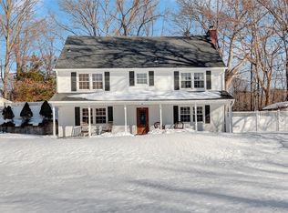 8 Noel Place, Smithtown, NY 11787