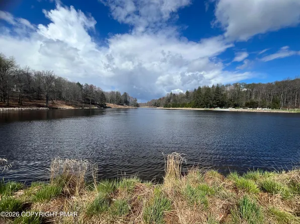 2815 Jean Danielson Dr, Greentown, PA 18426