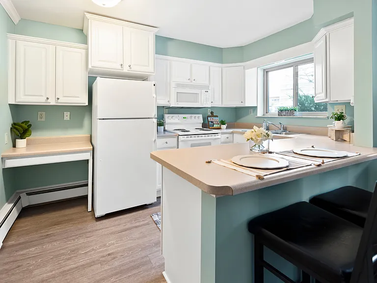 Abbott Pointe Apartments — Photo 3