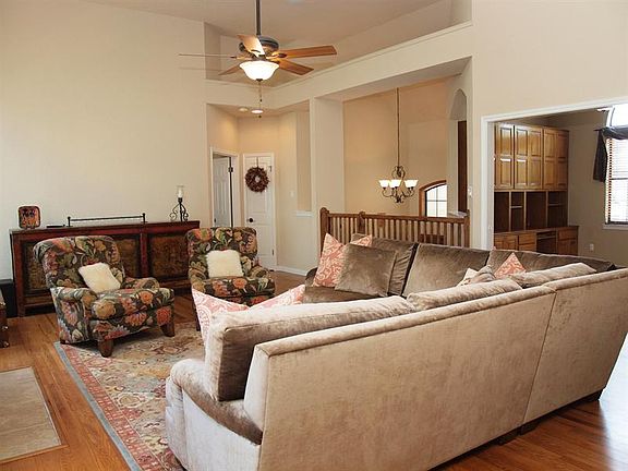 5th image of 10 Carriage House Ln