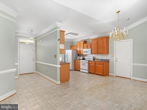 4th image of 208 Lynn Dr