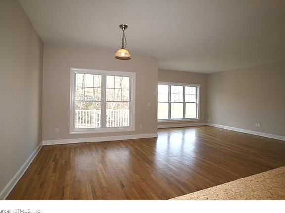 5th image of 34 Ashwood Cir