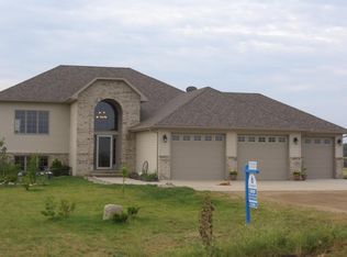 3330 Lucke Ln E, Grand Forks, ND 58201