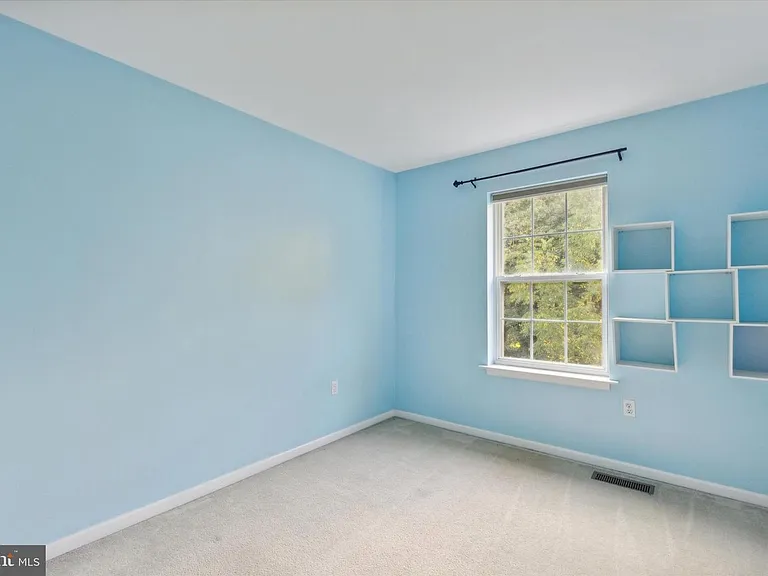 125 Vernon Ct — Photo 25