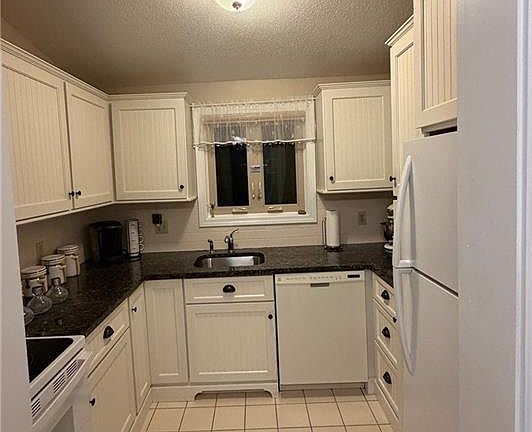 4th image of 335 S Pier Rd APT B5