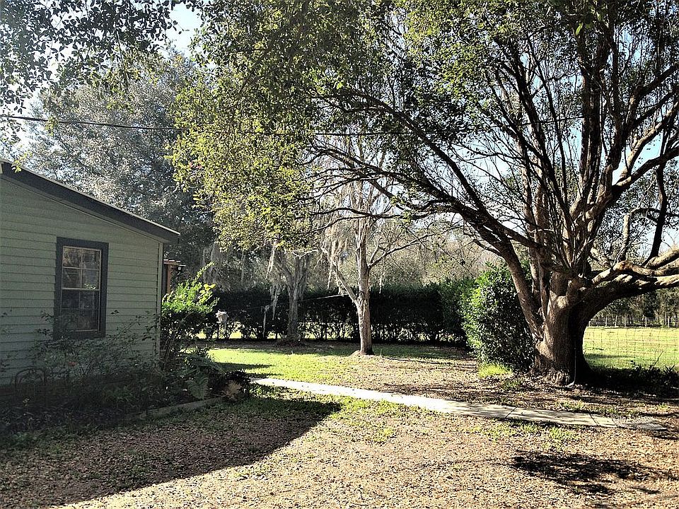 Sidewalk entry to home