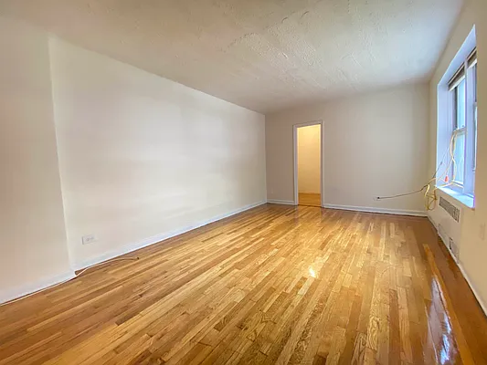 Rented by Queens Apartments Realty LLC | media 12