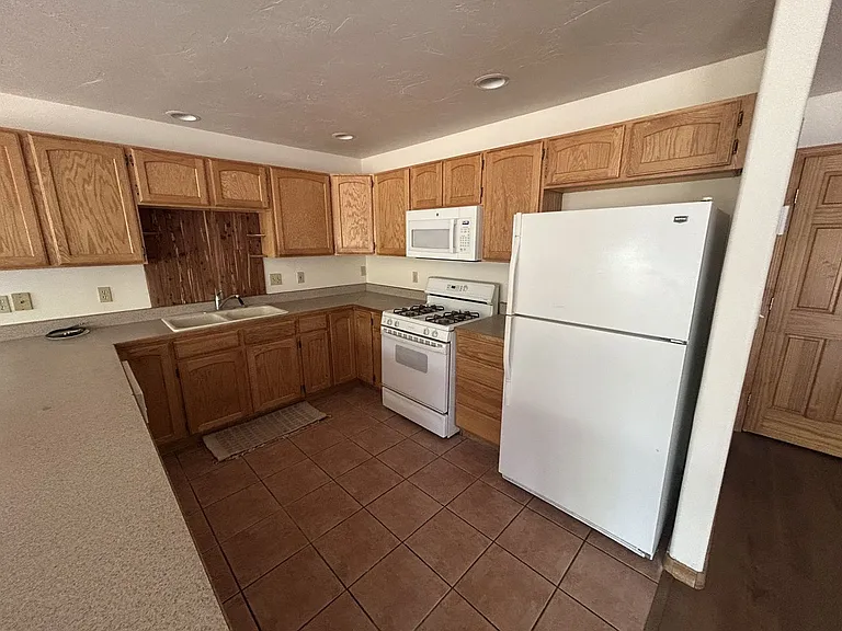 355 Jenkins Ranch Rd — Photo 6