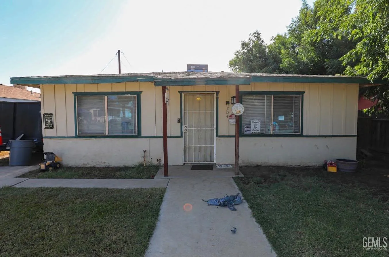 704 Wistaria St photo 1