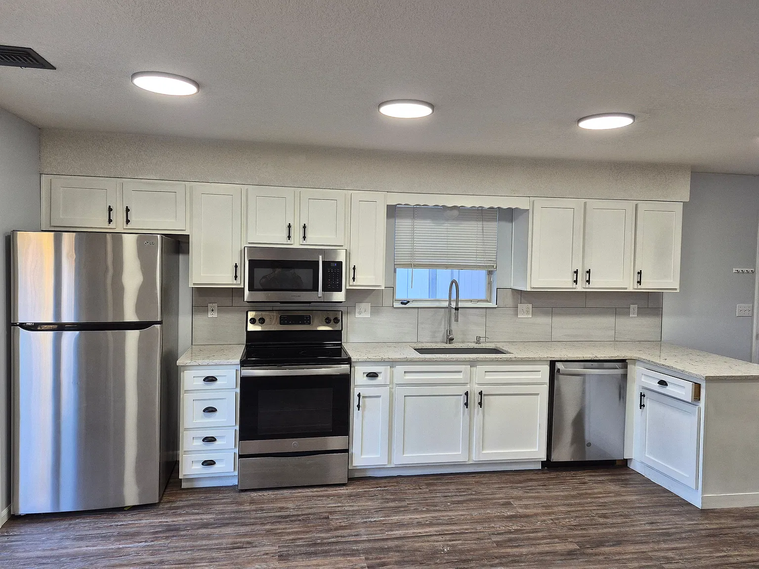 2 bed, 1.0 bath, 1024 sqft, $1,350 — Photo 1
