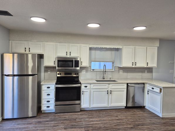 925 NE Ridgeview Dr APT A