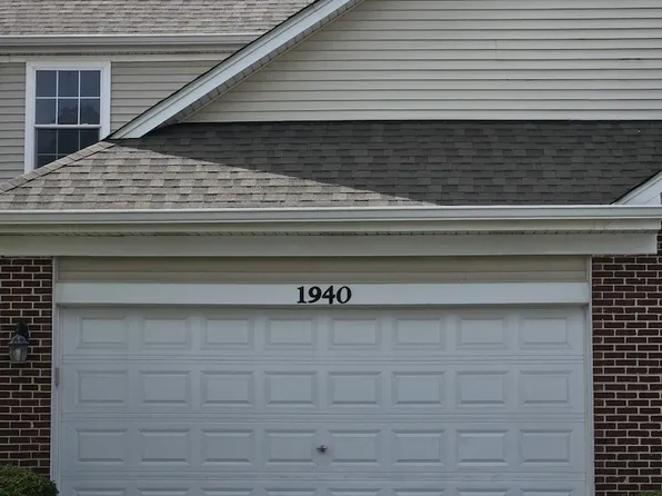 1940 Golden Gate Ln, Naperville, IL 60563
