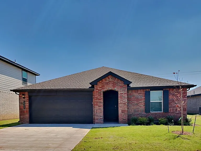 2904 Casey Dr — Photo 2