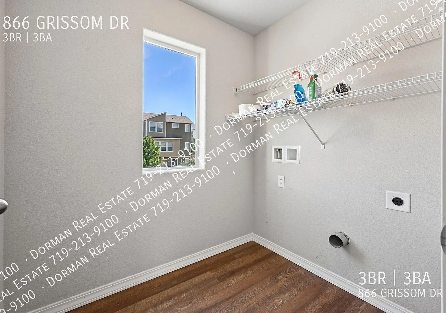 Move-In Special - 50% Off First Month's Rent - 3 Bedroom + Bonus Room, 2.5 Bath Modern Beauty! — Photo 4