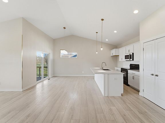 5th image of 704 Patchett Dr NE