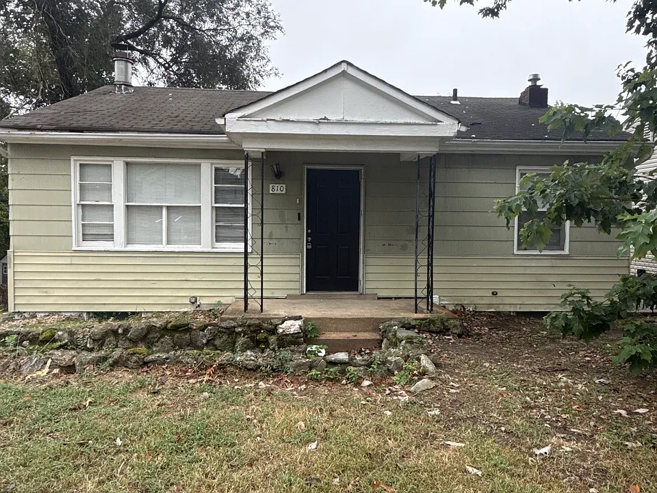810 Elliott Ave