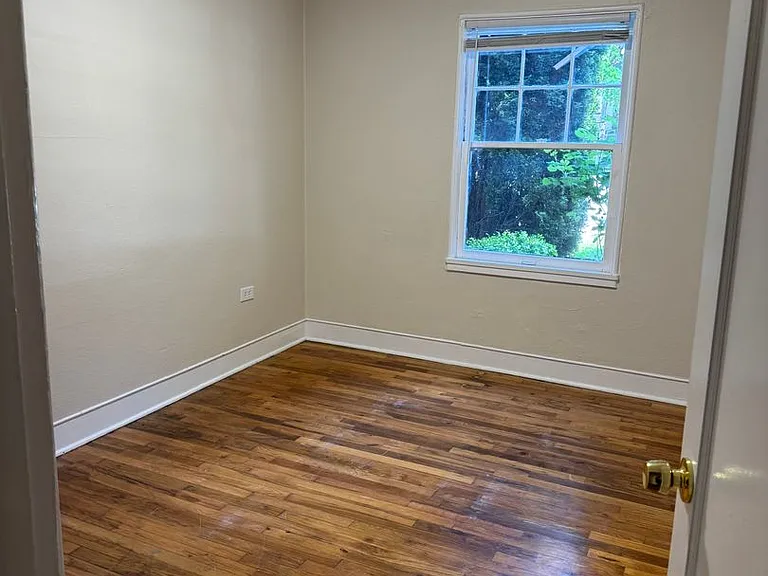 2214 Broadway St — Photo 4