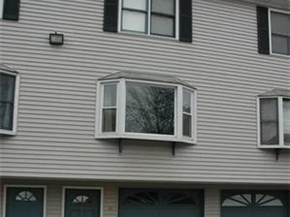 30 Angle St APT 35, Lowell, MA 01851