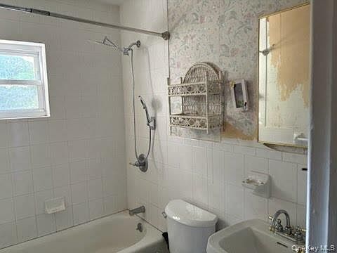 3rd image of 7 Goldman Rd #A