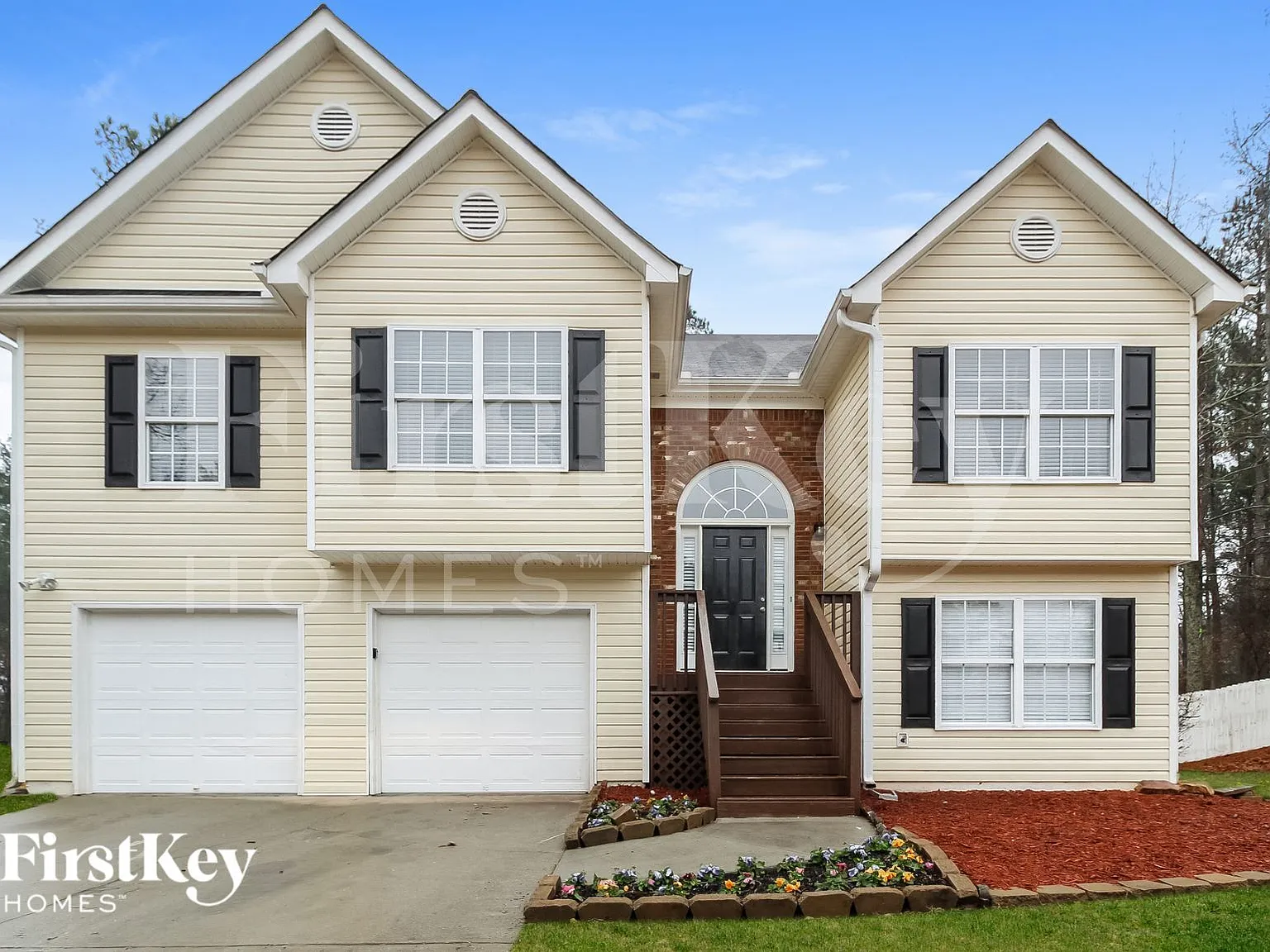 4 bed, 2.5 bath, 2446 sqft, $2,700 — Photo 1