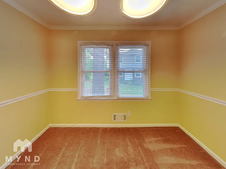1645 Brantford Dr — Photo 11