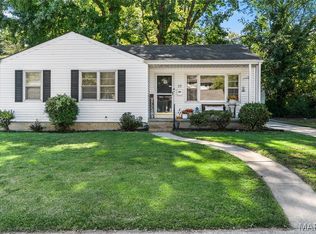 20 Woodlawn Dr, Saint Charles, MO 63301