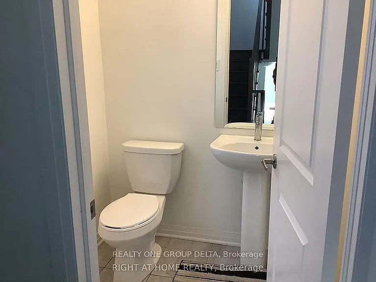 14 Hughes Ln W — Photo 4
