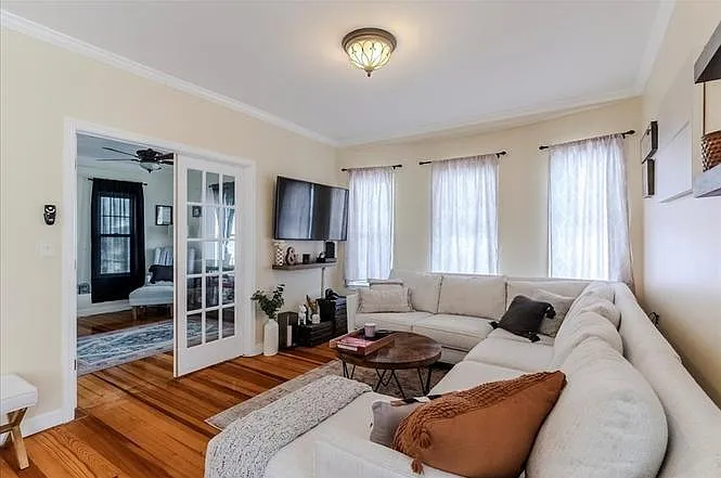 18 Irma Ave #2 — Photo 4