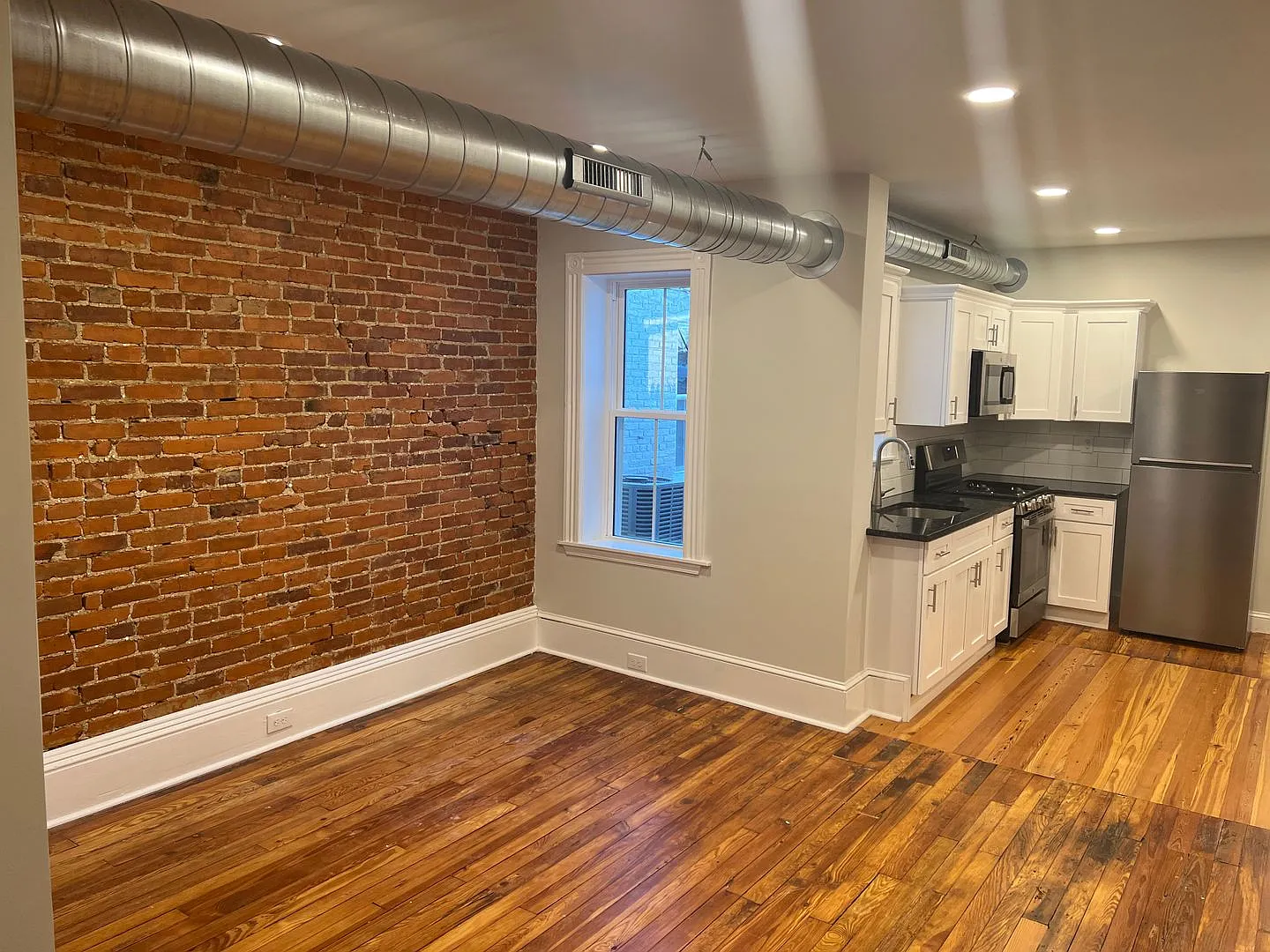 710 Columbia Ave — Photo 4