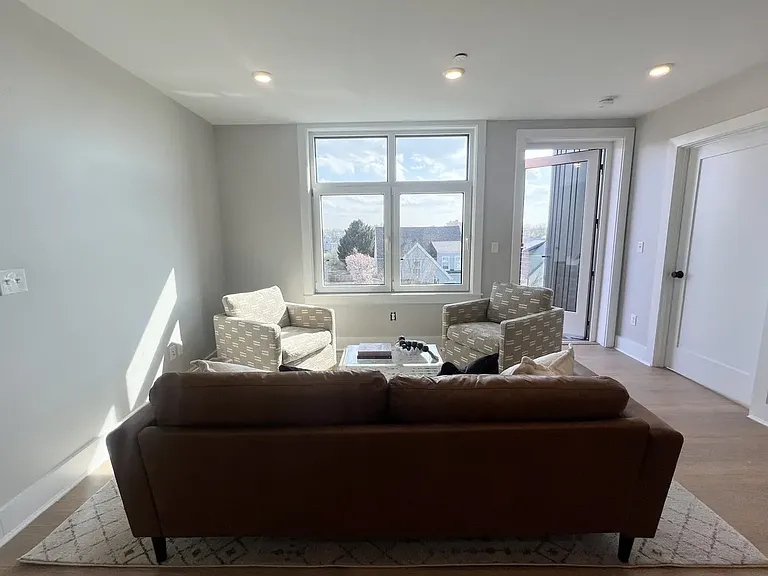 379 Washington St #8 — Photo 7