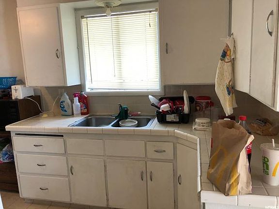2nd image of 615 N 200 W