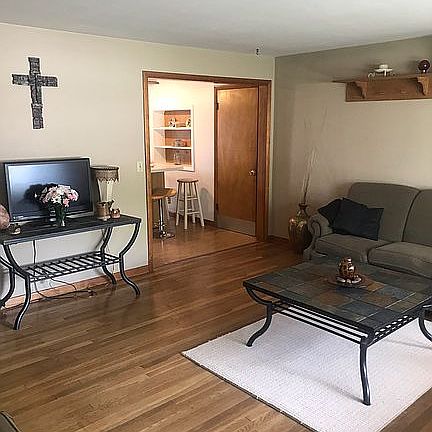 5th image of 225 Glenwood Dr