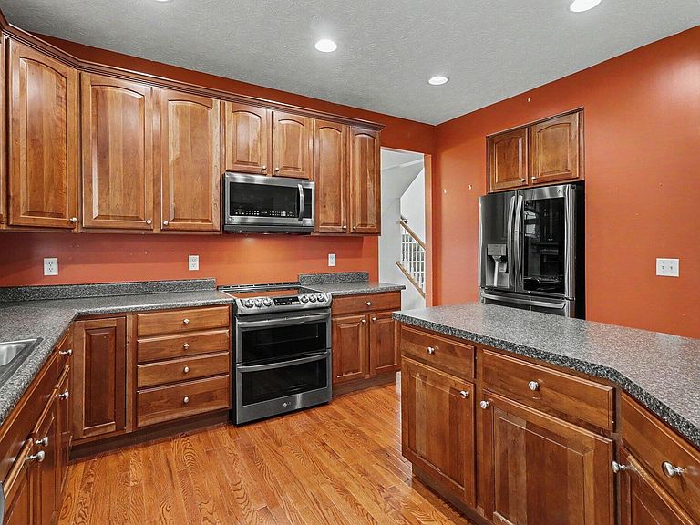 Listing photo 5
