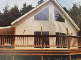 610 Queens Ct, Lakeside, OR 97449