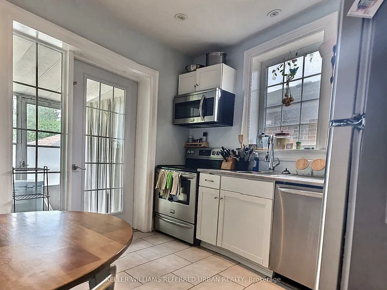 111 Clovelly Ave #MAIN FLOOR — Photo 5