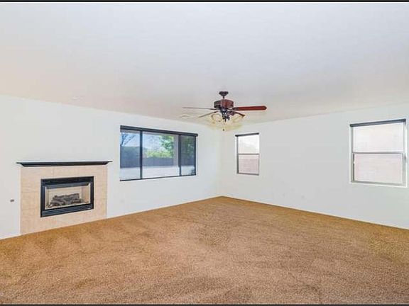 Fireplace in Livingroom