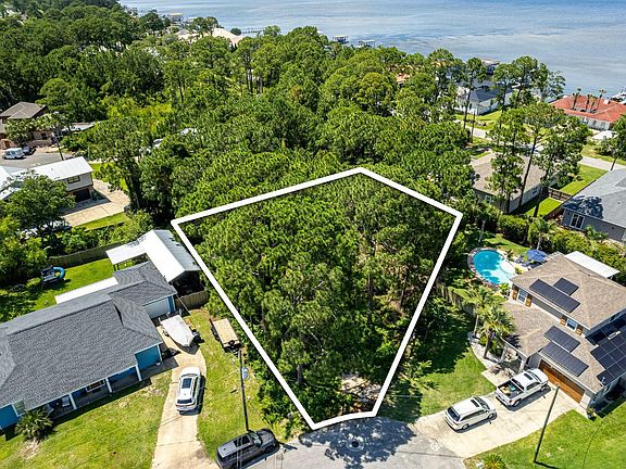 3rd image of 11 Holiday Shores Ct