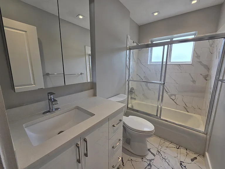 5630 NE 18th Ave #204 — Photo 7