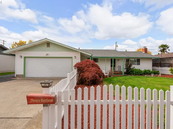 1927 Palos Verdes Dr, Roseburg, OR 97471